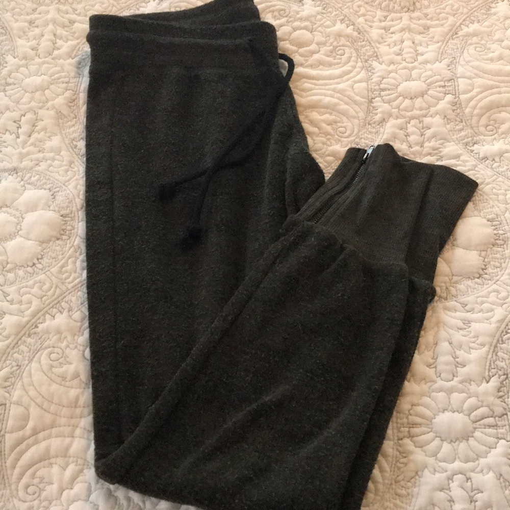 Urban Outfitters Sweatpants Joggers (army green).